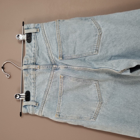 KOTN Unisex Antifit Denim in Light Blue | Size 24 - Picture 4 of 8